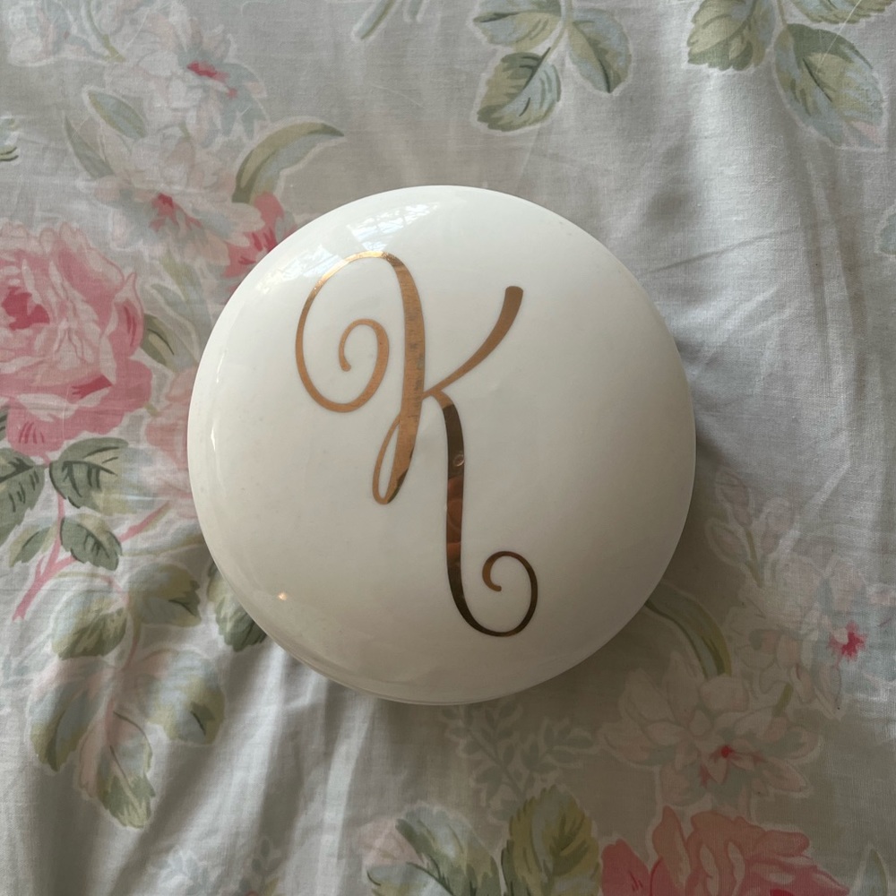 “K” jewelry box🤍